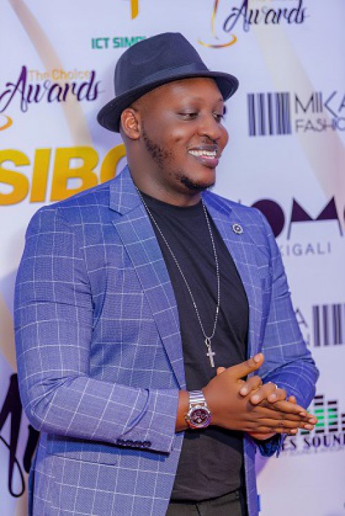 Dj Diallo niwe watsinze mu cyiciro cya Dj w'umwaka