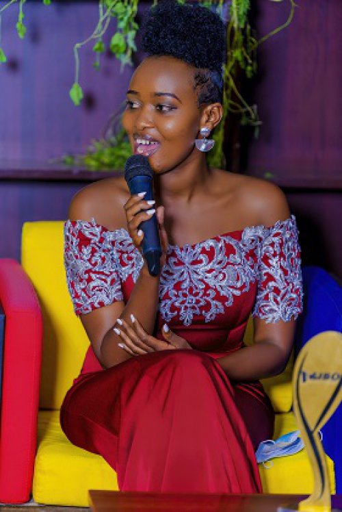 Mu cyiciro cy'umukinnyi wa filime w'umugore w'umwaka [The Choice Actress of the Year]: hatsinze Uwimpundu Sandrine (Rufonsina).