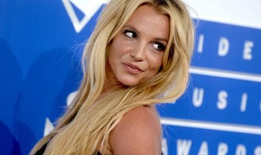 Britney Spears yateye umugongo Instagram
