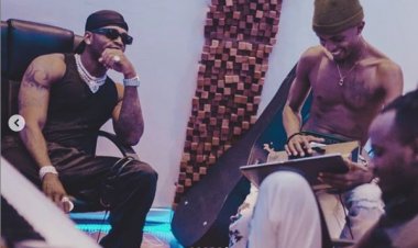 S2KIZZY uri gutunganya album ya Diamond Platnumz yishongoye kuri Lizer Classic "Ayo Lizer" wasigaye ku rugo