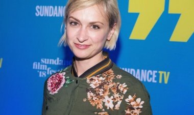 Umuyobozi wa filimi witwa Halyna Hutchins yarashwe naho uzitunganya ararembye