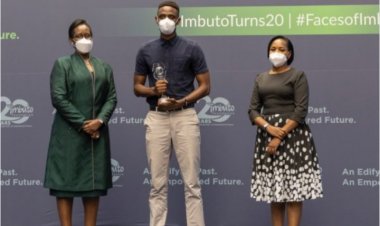 Mutabazi yves ukina Volleyball yahawe igihembo na Madam Jeannette Kagame