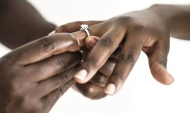 Umusirikare yaterewe ivi yambaye imyenda y’akazi none agiye kubizira