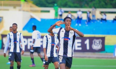 Umunsi w'impano wahiriye APR FC itanga impano ku bafana bayo