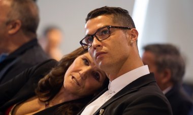 Mama wa Cristiano yavuze igihe umuhungu we azarekera gukina no ku bijyanye no kuba umutoza