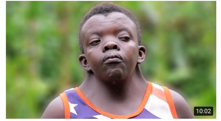 Abasore banga kumutereta kubera ko ateye nk’inzoka ya Cobra