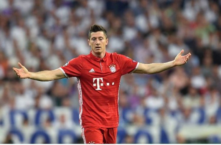 Robert Lewandowski yavuze amagambo akarishye kuri Lionel Messi wamusabiye Ballon d'or