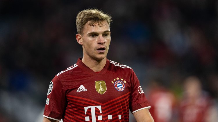 Joshua Kimmich wa Bayern Munich wanze kwikingiza covid-19 ari kwicuza bikomeye