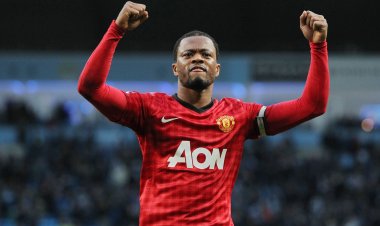 Patrice Evra yatunguye benshi avuze umukinnyi urenze abandi bakinanye muri Manchester United