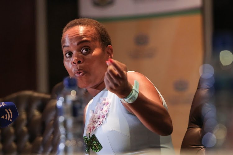 South Africa: Minisitiri yasabye abakobwa kutemerera abagabo babashukisha imisatsi na telefoni