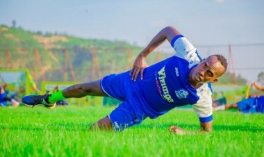 Nizigiyimana Karim Mackenzie yagize icyo avuga ku bamwita umusaza