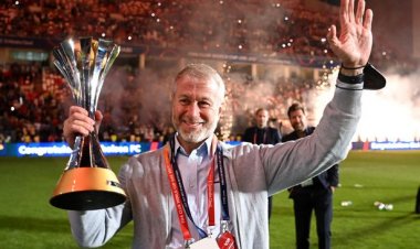 Abafana ba Chelsea baririmba izina rya Roman Abramovich bahawe gasopo