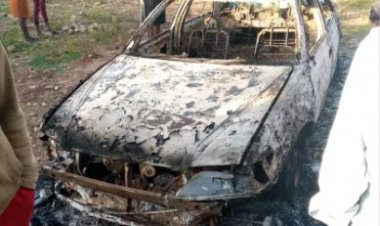 Yitwikiye mu modoka kubera umugore we waraye mu gasozi