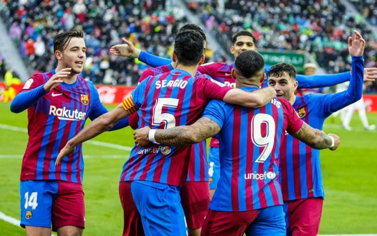 FC Barcelona ishaka kurekura abakinnyi umunani igasinyisha batatu bo muri Premier league