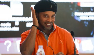Ronaldinho yatangaje abakinnyi batatu bagezweho yibonamo, ahakana ibivugwa kuri Mbappe
