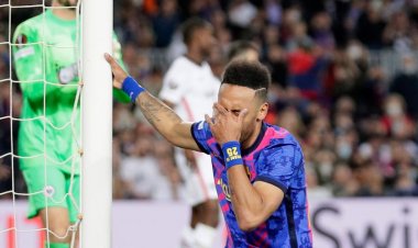 UEL:FC Barcelona yahabwaga amahirwe yo kwegukana igikombe yasezerewe itageze muri 1/2