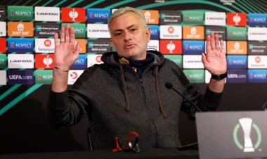 Jose Mourinho yatanze igisubizo gitangaje abajijwe inama yagira umutoza mushya wa Manchester United
