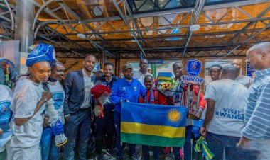 PSG Rwanda Academy ivuye gukora amateka i Paris yakiriwe mu byishimo