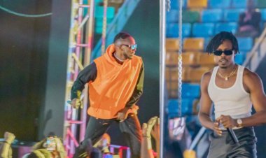 Chop Life Kigali: Byagenze gute kugirango Chriss Eazy na Ladipoe batungurane? Ese kuki abahanzi banyuze ku rubyiniro iminota mike