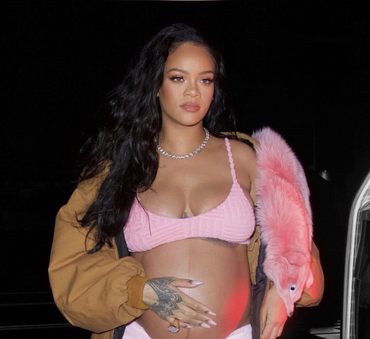 Rihanna agiye gusubukura ibitaramo nyuma yo kwibaruka
