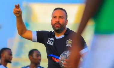 APR FC yanyomoje amakuru yaciye igikuba ku mutoza Adil