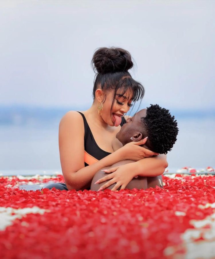 Zari yateye utwatsi abana be asanga umusore bahararanye