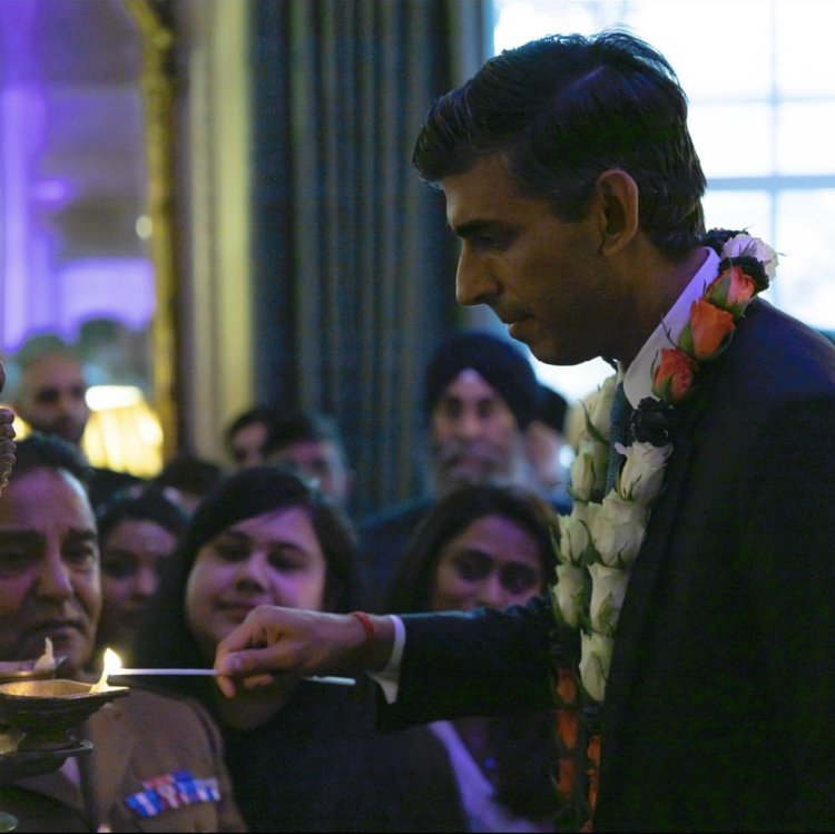 Ubwongereza: Rishi Sunak yakoreye imihango yo Buhinde imbere y’ibiro bye