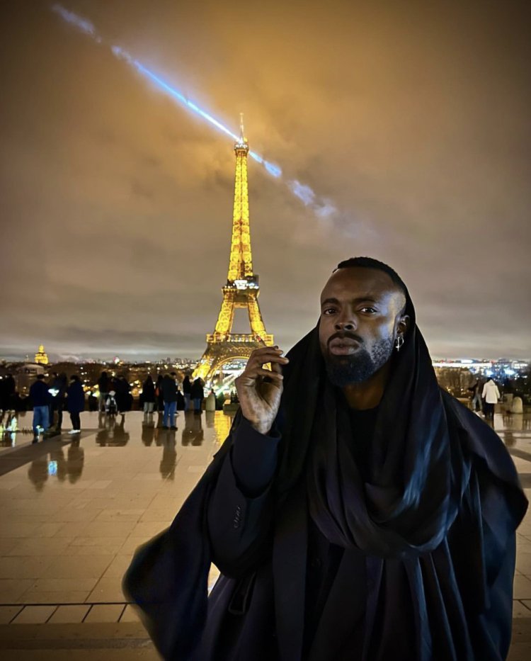 Turahirwa Moses yahengereye abantu bahuze yiyita indaya