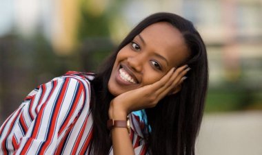 Iradukunda Elsa yaciye amarenga yo kwambikwa impeta y'urudashira