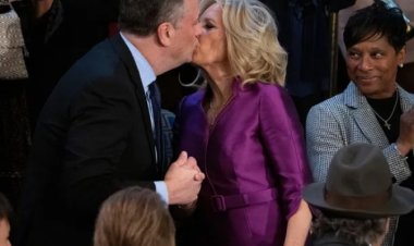 Umugore wa Joe Biden yasomanye n'undi mugabo mu ruhame