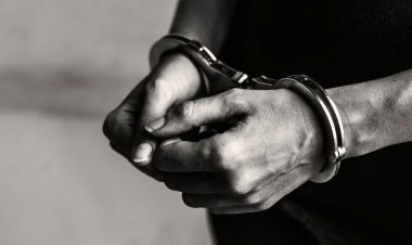 Umutoza yatawe muri yombi azira gusambanya abakinnyi atoza