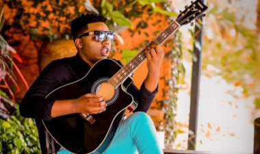 Niyo Bosco yatandukanye n'abamureberera inyungu