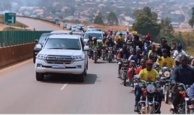 Eddy Kenzo yakiriwe nk'Imana ubwo yavaga muri Grammy awards