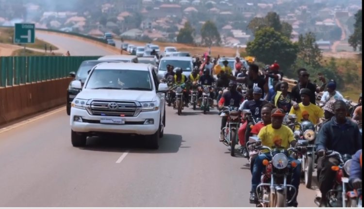 Eddy Kenzo yakiriwe nk'Imana ubwo yavaga muri Grammy awards