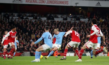 Wayne Rooney yagiriye Arsenal inama iyifasha kwikura imbere ya Man.City