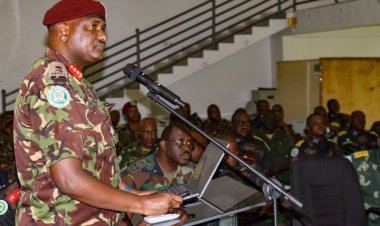 DRC byadogereye: Umugaba Mukuru w'Ingabo za EAC yakuyemo akarenge