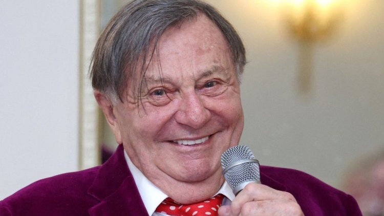 Umunyarwenya Barry Humphries yitabye Imana