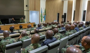 Perezida Kagame yagiranye inama n’abayobozi bakuru mu nzego z’umutekano z’u Rwanda