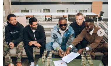 Davido yasinyiye akavagari k'amadorari