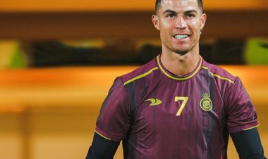 Cristiano Ronaldo yambara Range Rover Sport zirindwi ku kuboko