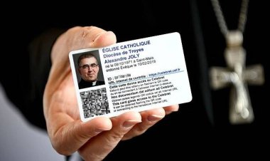 France: Abapadiri bahawe amakarita agiye kujya abatamaza