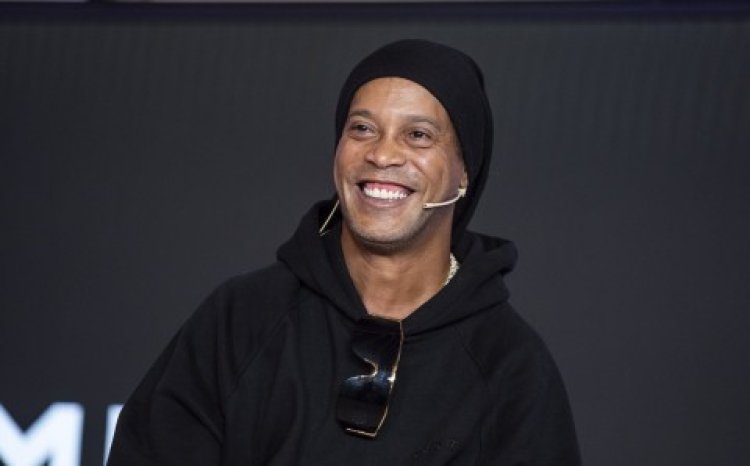 Ronaldinho nyuma yo kukanyuzaho mu mupira w'amaguru yageze no mu muziki