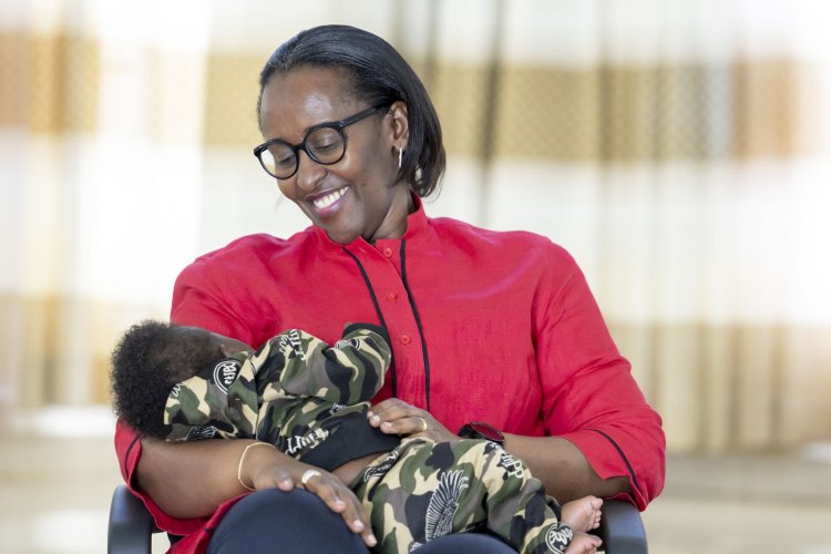 Madamu Jeannette Kagame yasuye imiryango yasenyewe n'ibiza