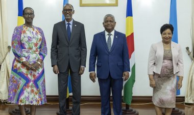 Perezida Kagame na Madamu we Jeannette Kagame basesekaye muri Seychelles