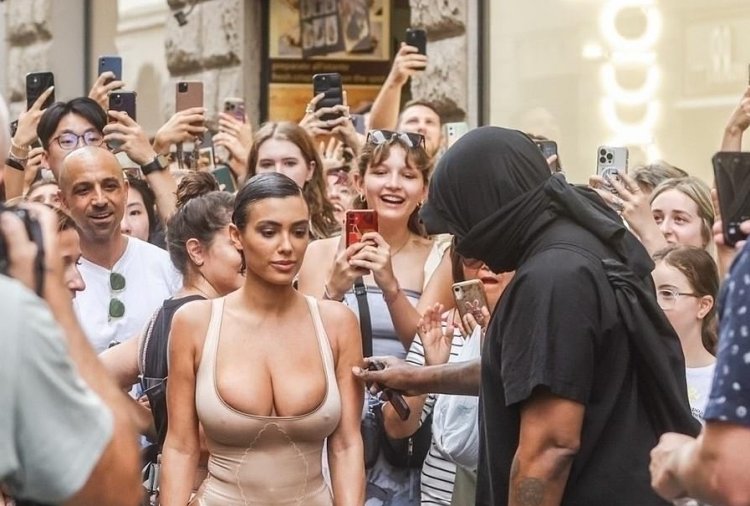 Kanye West n'umugore we bongeye gusiga inkuru ku mihanda yo mu Butariyani