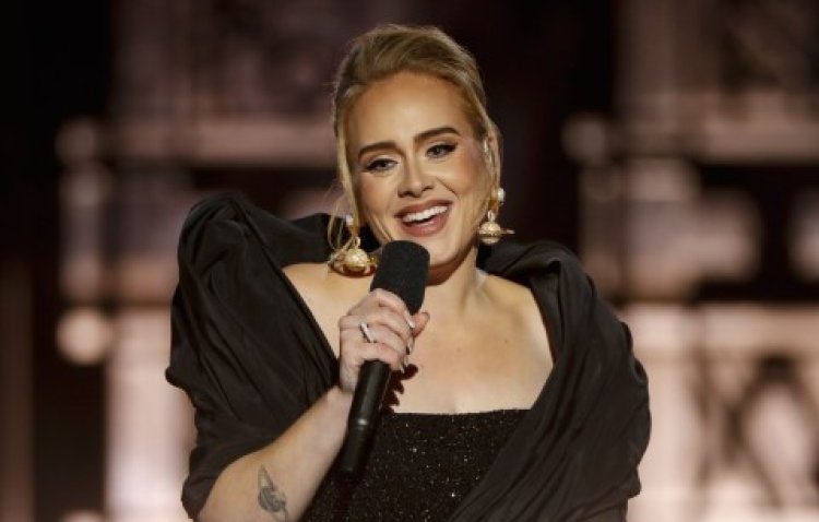 Adele yijujutiye umufana wari agiye gutuma asarira ku rubyiniro