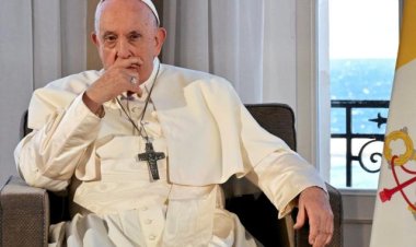 Papa Francis I yakinguriye amarembo abatinganyi muri Kiliziya