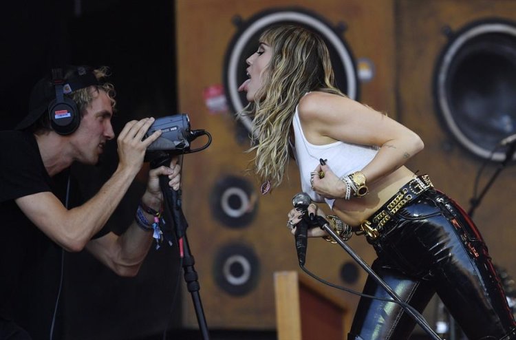 Miley Cyrus ubwoba ni bwose nyuma yo guterwa mu rugo iwe