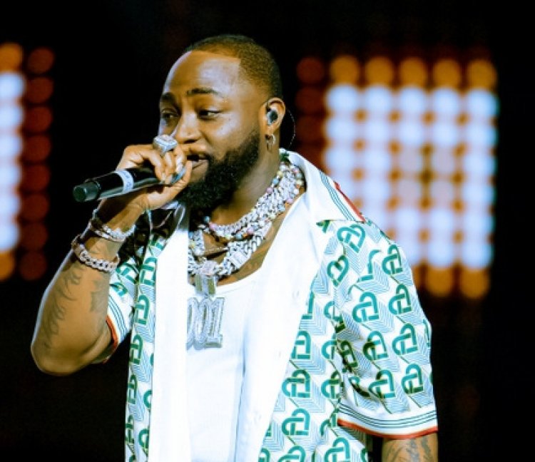 Davido yihanije bikomeye abamwise karyamyenda