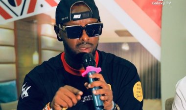 Bakomeje kumubaza ku bapfuye! Eddy Kenzo n'itangazamakuru ni hasi hejuru